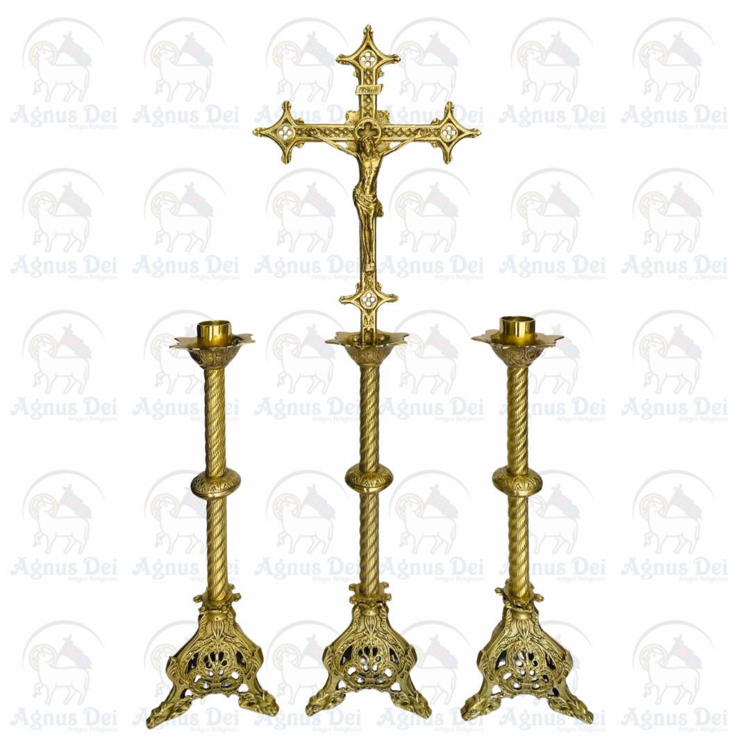 Conjunto de Crucifixo B48 e Castiçais A48